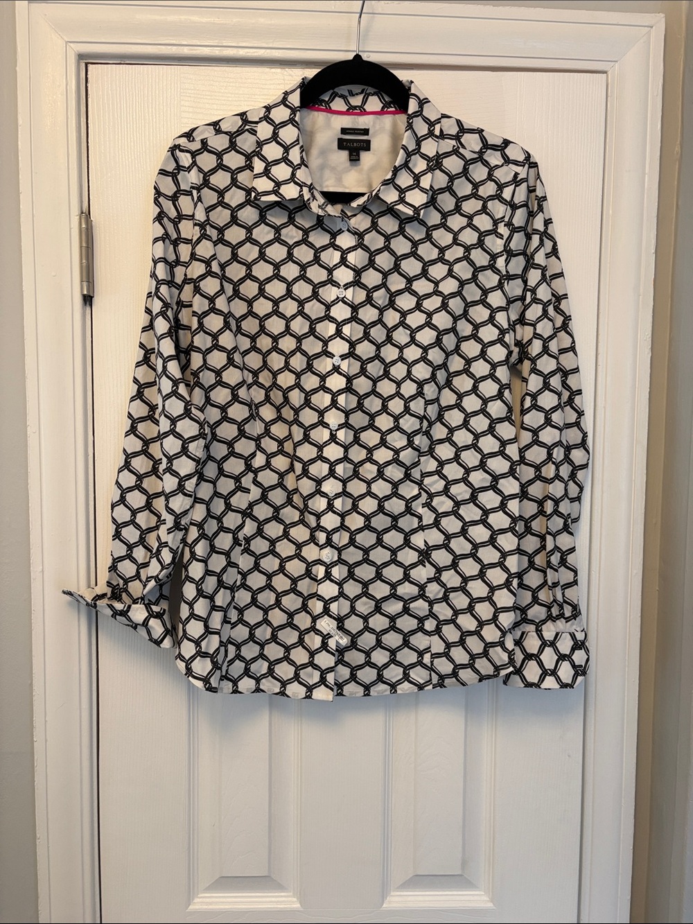 Talbots Non-Iron Stretch Shirt Size 14 Black White Geometric Button Down Blouse